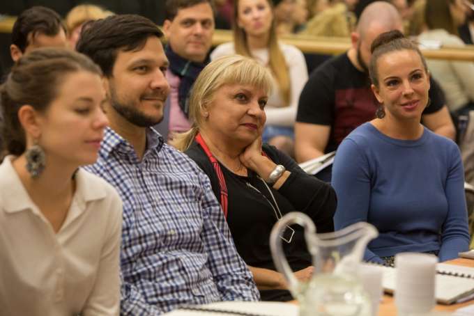 Cintányéros cudar világ jön a Szegedi Nemzetiben